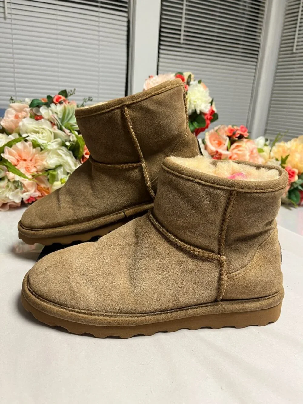 BEARPAW Alyssa Women’s Suede Sheepskin Boot Size 9